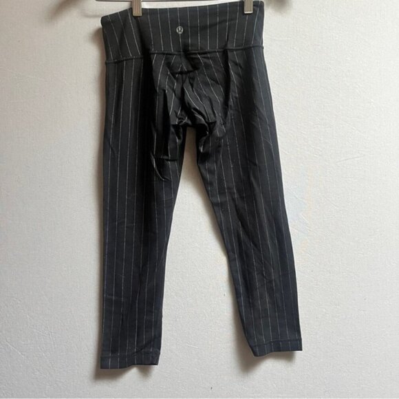 Lululemon Athletica pinstriped Capri leggings Sz 4 - Picture 2 of 8